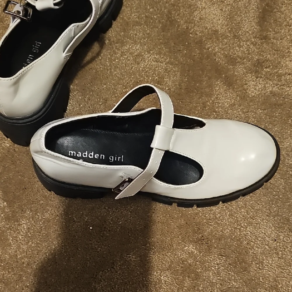 ❤️5 for $20❤️Madden Girl White Platform Shoes